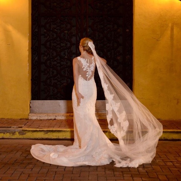 Designer wedding dress - Picture 4 of 5